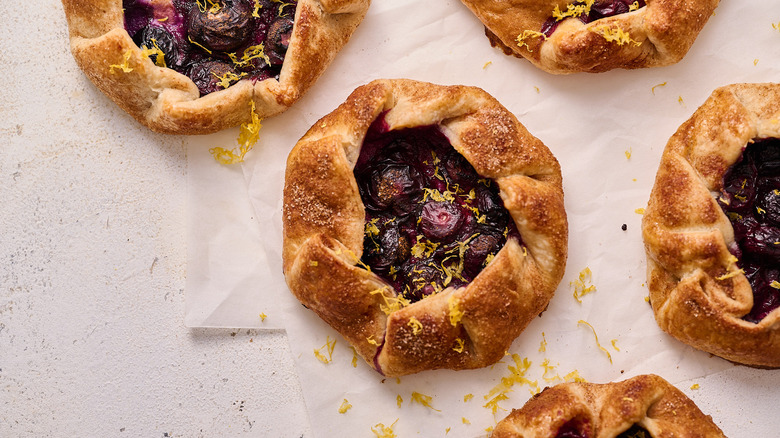 bleuberry galette on table