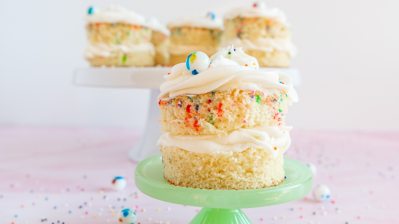 Mini Vanilla Cake Recipe - Easy Mini Cake Recipe! - Chenée Today