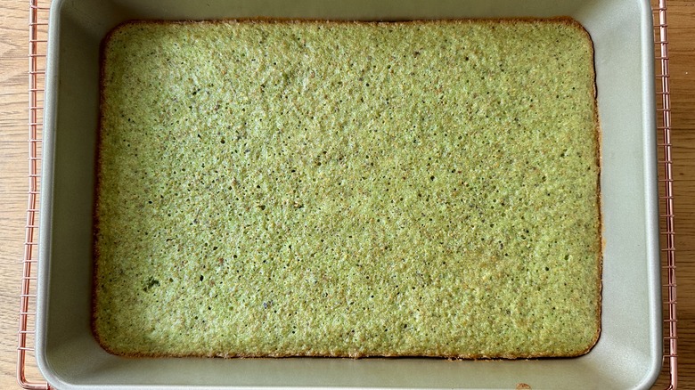 Baked pistachio cake