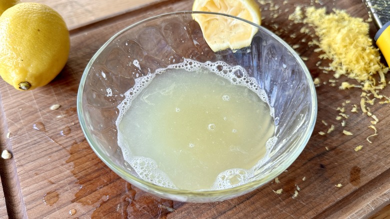 Lemon juice in bowl