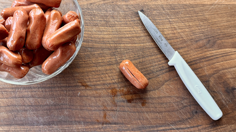 Cutting slits in sausages