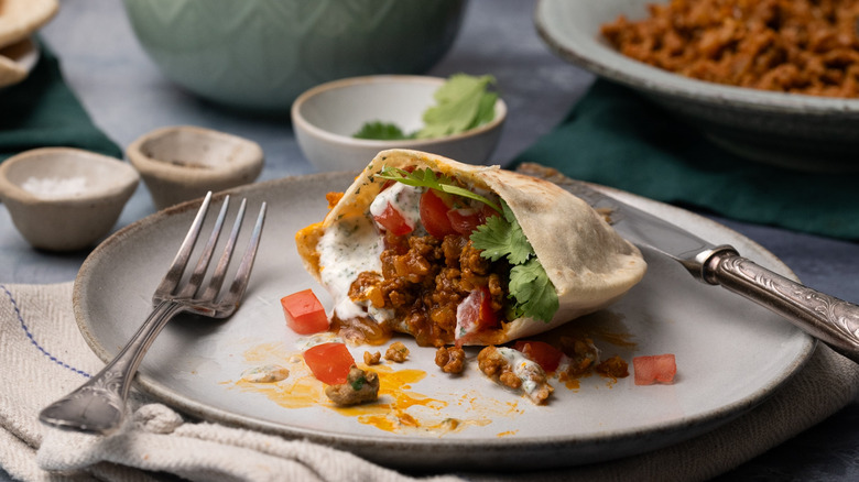 mint and mango lamb pitas