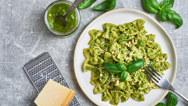 pasta with pesto sauce