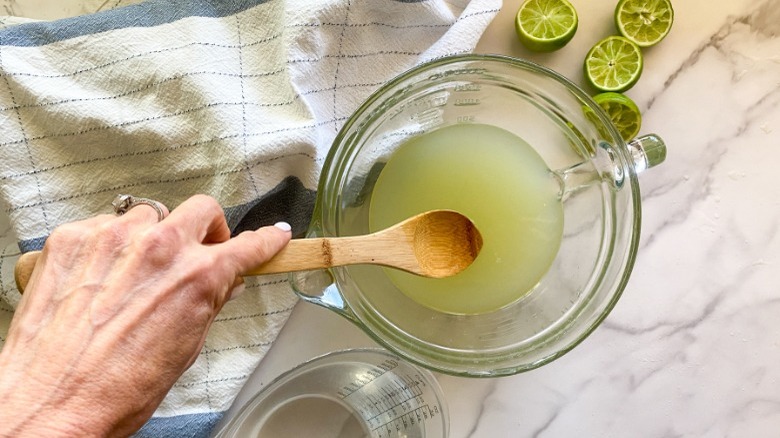 lime juice in bowl 