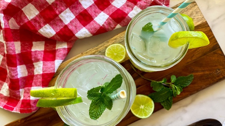 limeade in mason jars 