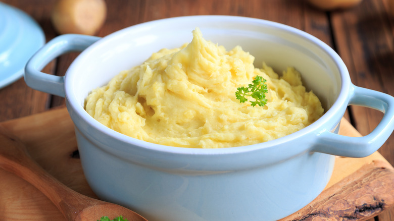 pot of mashed potatoes