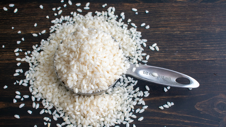 measuring rice