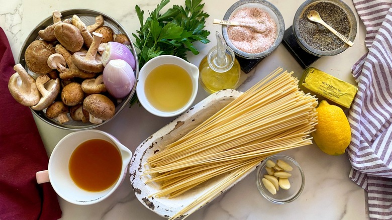 ingredients for mushroom scampi