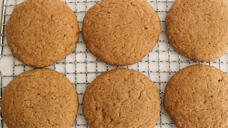 molasses gingersnap cookies cooling rack 