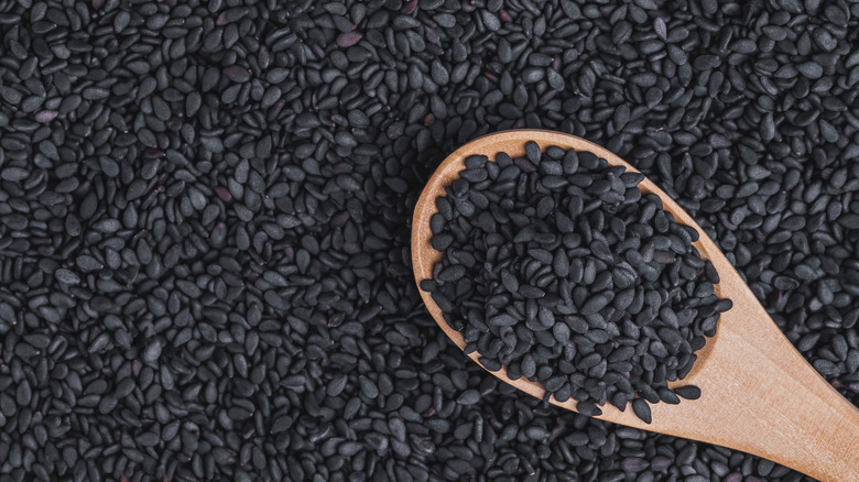 Black sesame seeds