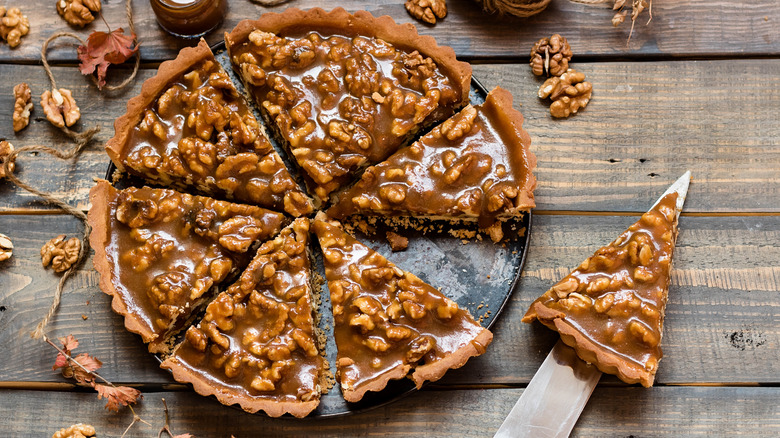 Walnut caramel tart 