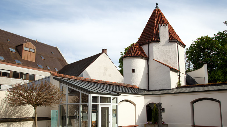 Asparagus museum building