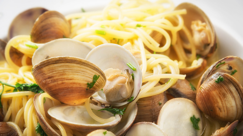 Clams in spaghetti