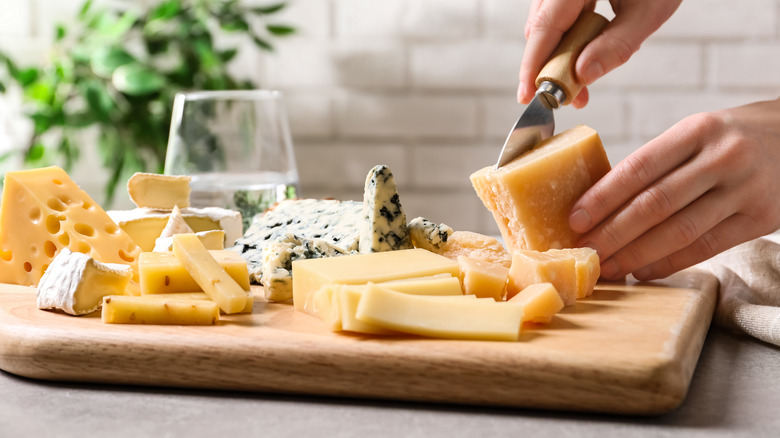 Making a cheeseplate