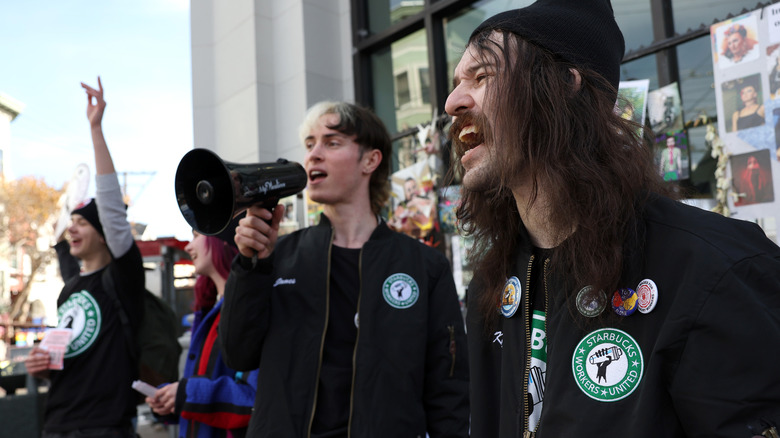 Starbucks Workers United picket line