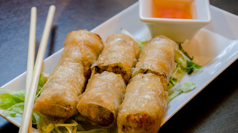 Spring rolls with dipping sauce