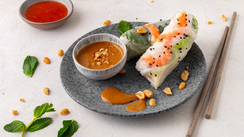 Summer rolls with peanut sauce