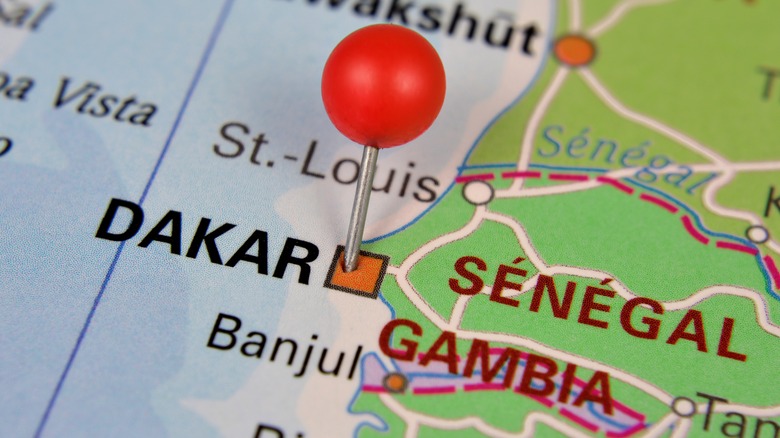 Travel map of Senegal with red pin on Dakar