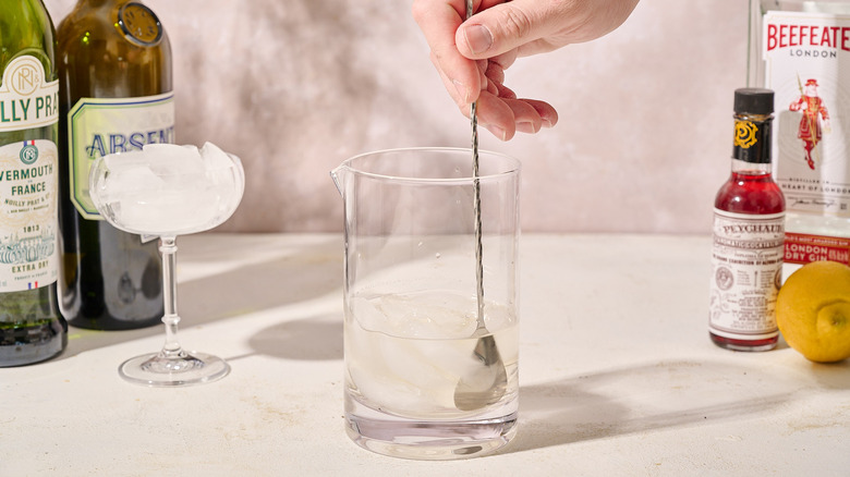 Stirring liquors in mixing glass