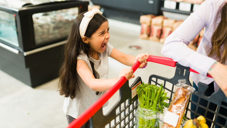 Grocery shopping with kids 