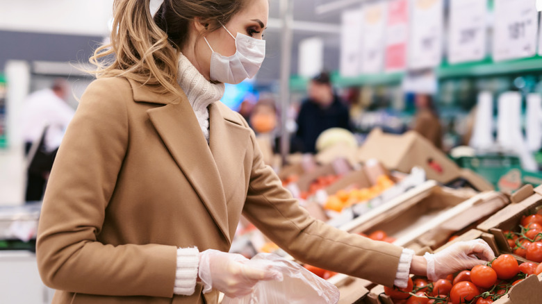 Buying groceries during pandemic