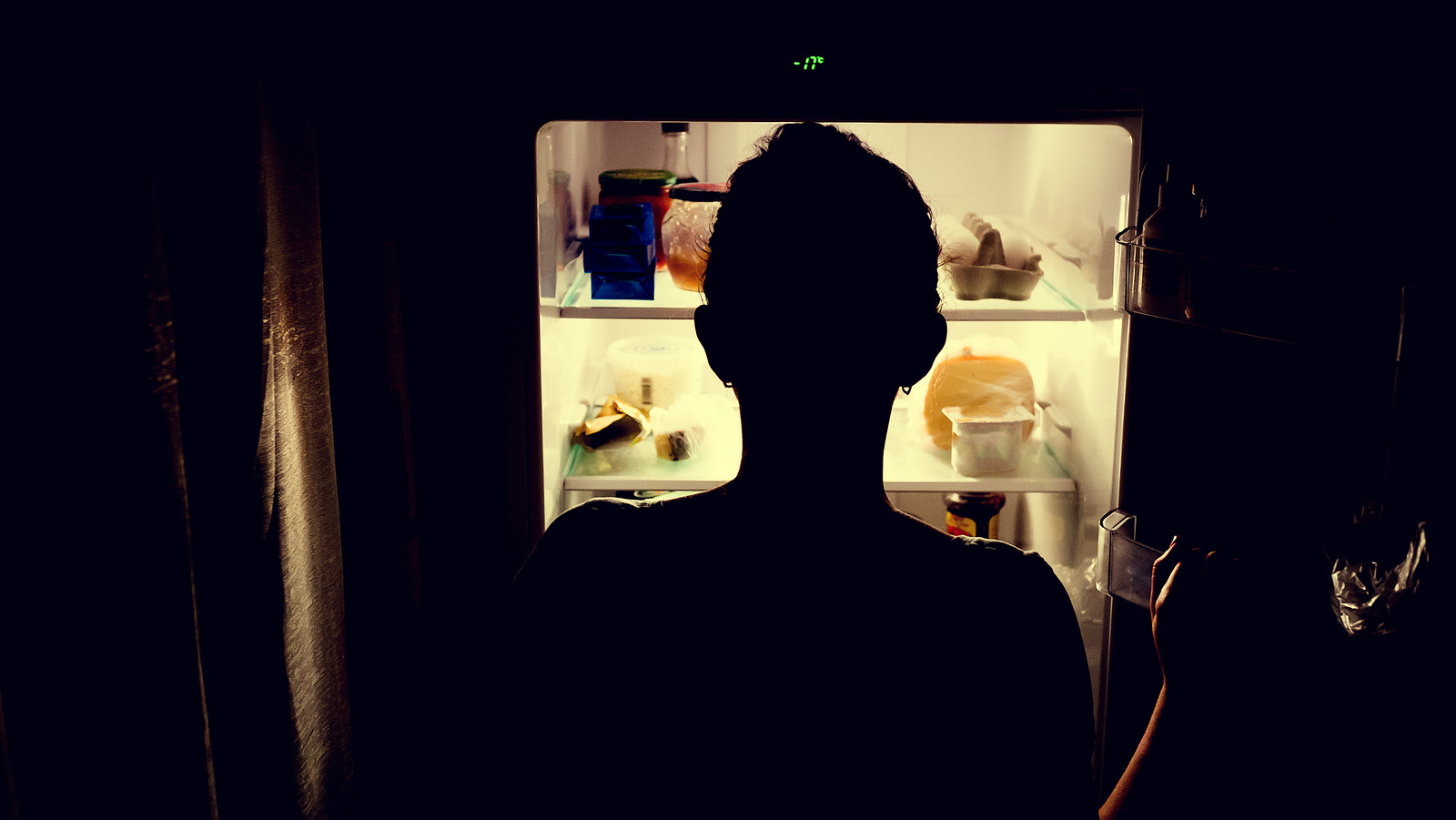 Late night snacking may be hurting your work performance the next day -  Study Finds