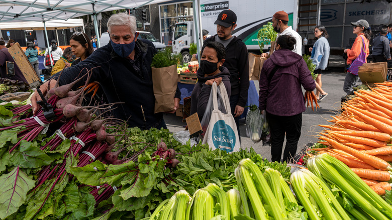 Photo of a farmer's market 