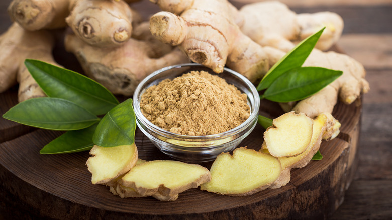 ginger powder with fresh ginger