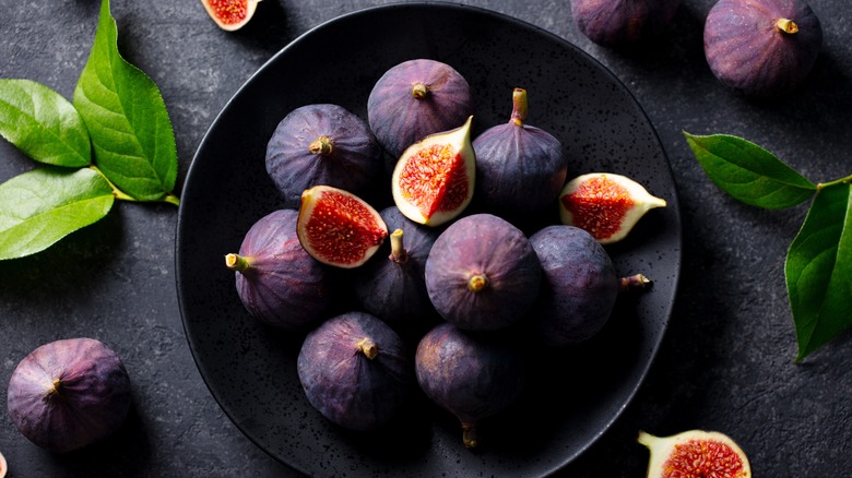 Figs in a black bowl