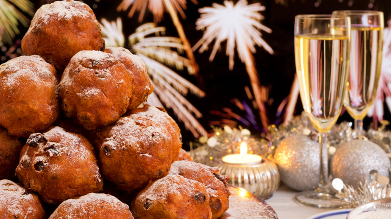 oliebollen champagne fireworks candles