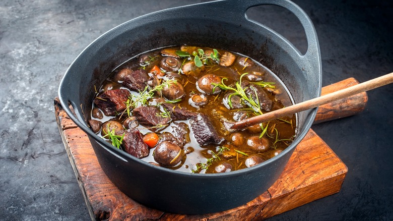 Pot roast iwth carrots and herbs