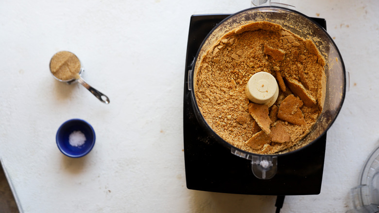 Crackers blending in food processor