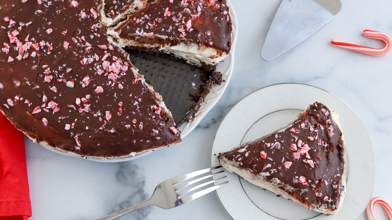 chocolate peppermint cheesecake with slice