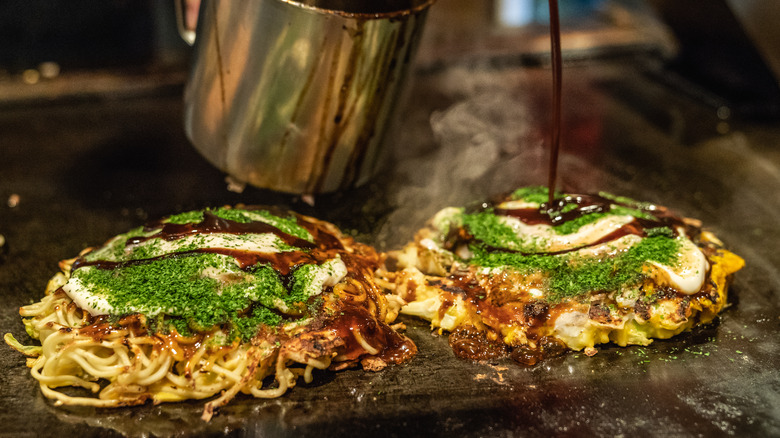 Okonomiyaki topped with aonori