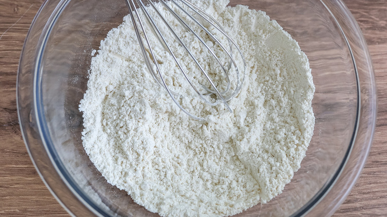 flour in clear bowl