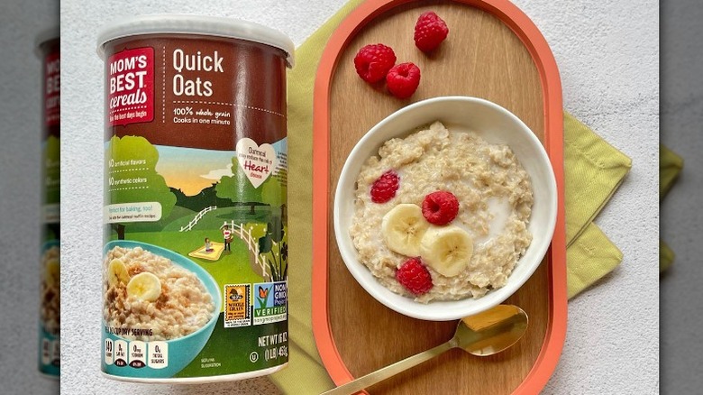 Oatmeal with fresh fruit