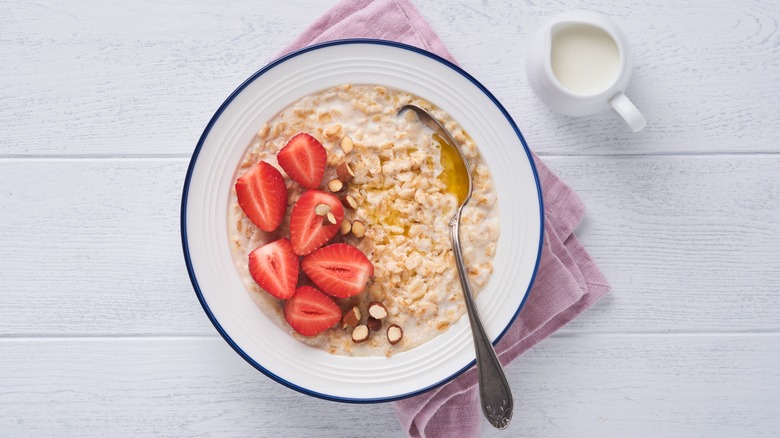 oatmeal with strawberries