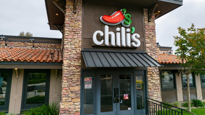 Chilis restaurant entrance in California