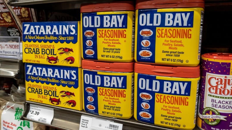 https://www.tastingtable.com/img/gallery/old-bay-vs-cajun-seasoning-whats-the-difference/intro-1657296179.jpg