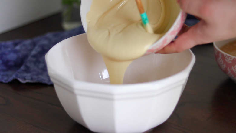 melted chocolate in bowl 