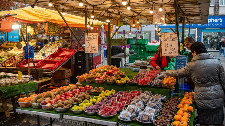 Fresh fruit market