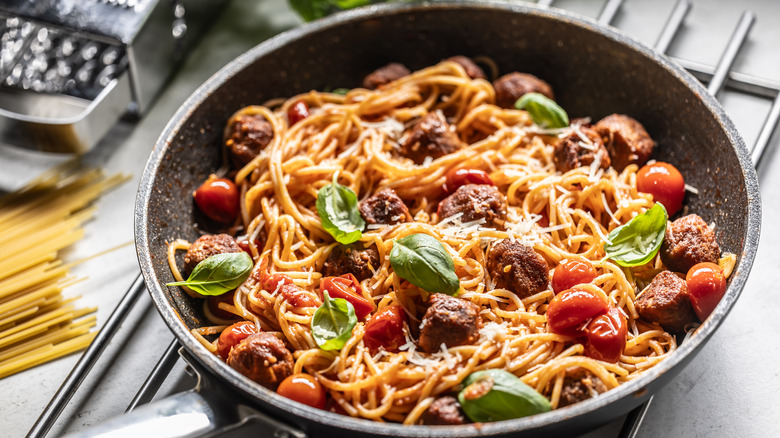 skillet full of spaghetti