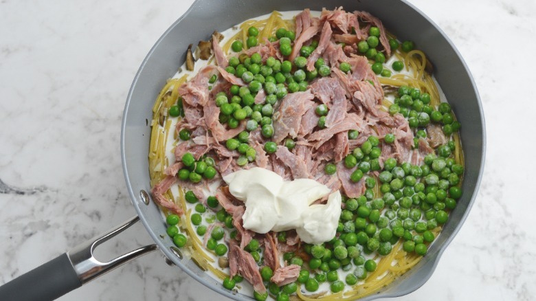 pasta with peas, turkey, and sour cream