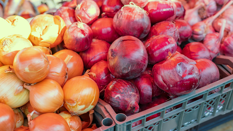 Red and yellow onions in a produce stand