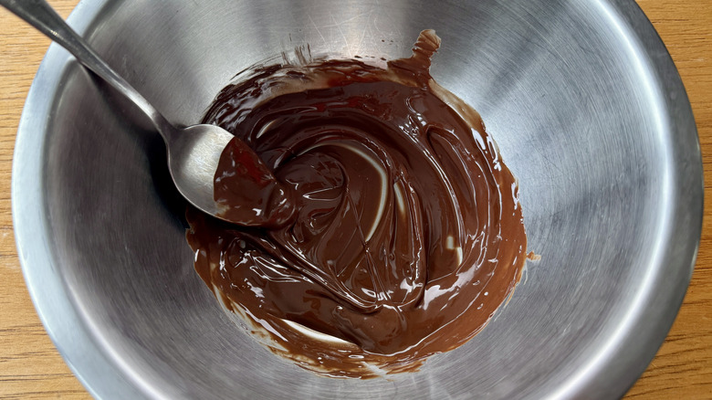 Melted chocolate in bowl