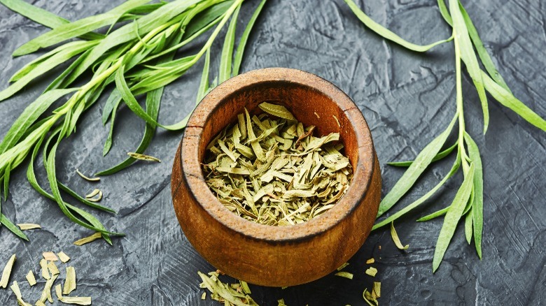 Fresh and dried tarragon 