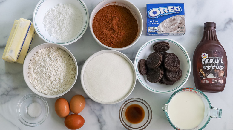 Oreos, pudding, and other ingredients