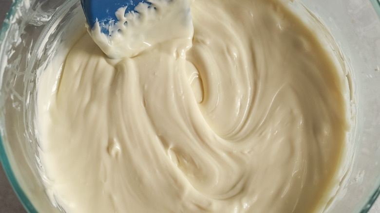 Melted white chocolate in bowl