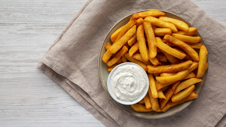 french fries with ranch dressing