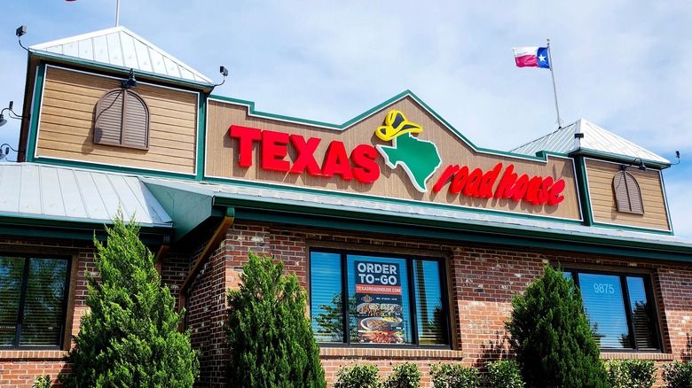 exterior of Texas Roadhouse 